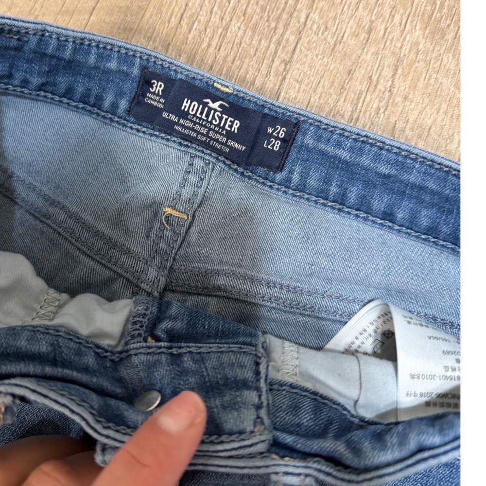 Hollister Ultra High-Rise Super Skinny Distressed Jeans Blue W26 L28 Size 3R - Picture 4 of 10